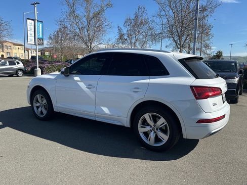 Used 2018 Audi Q5 2.0T Premium w/ Convenience Package image 4