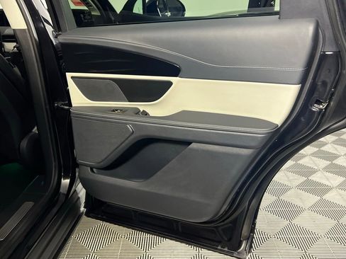 Used 2024 Lincoln Nautilus Reserve image 29