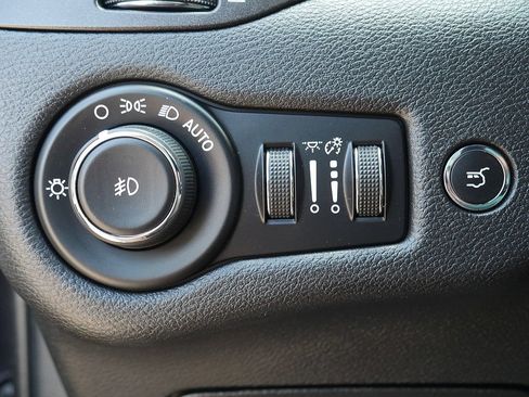 Used 2019 Jeep Cherokee Trailhawk w/ Comfort/Convenience Group AWD/4WD image 26