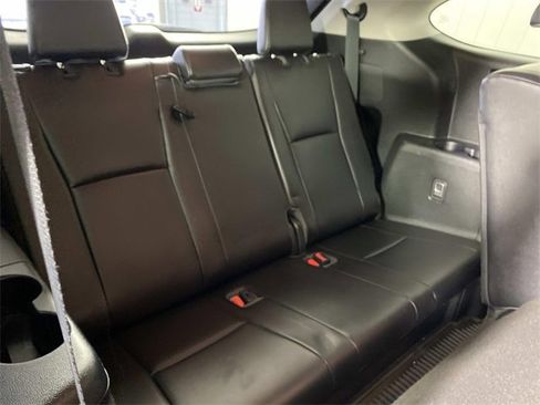 Used 2021 Toyota Highlander XLE image 11
