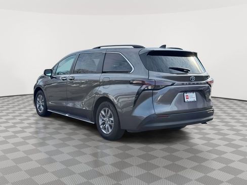 Used 2023 Toyota Sienna XLE image 5