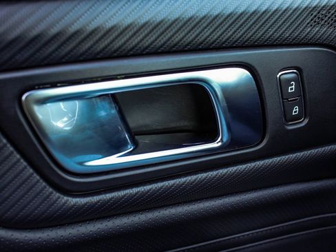 Used 2025 Ford Mustang Premium image 9