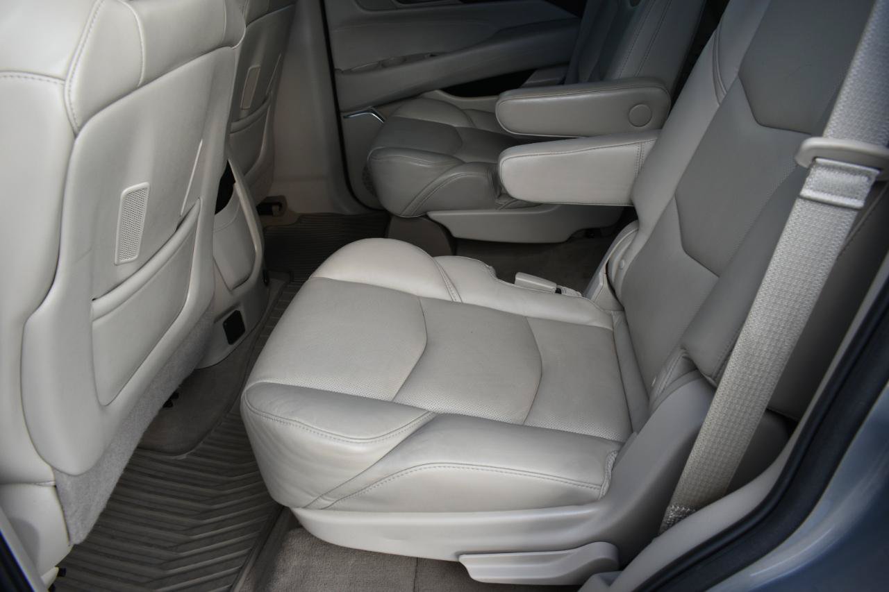 Used 2017 Cadillac Escalade Premium Luxury AWD/4WD image 27