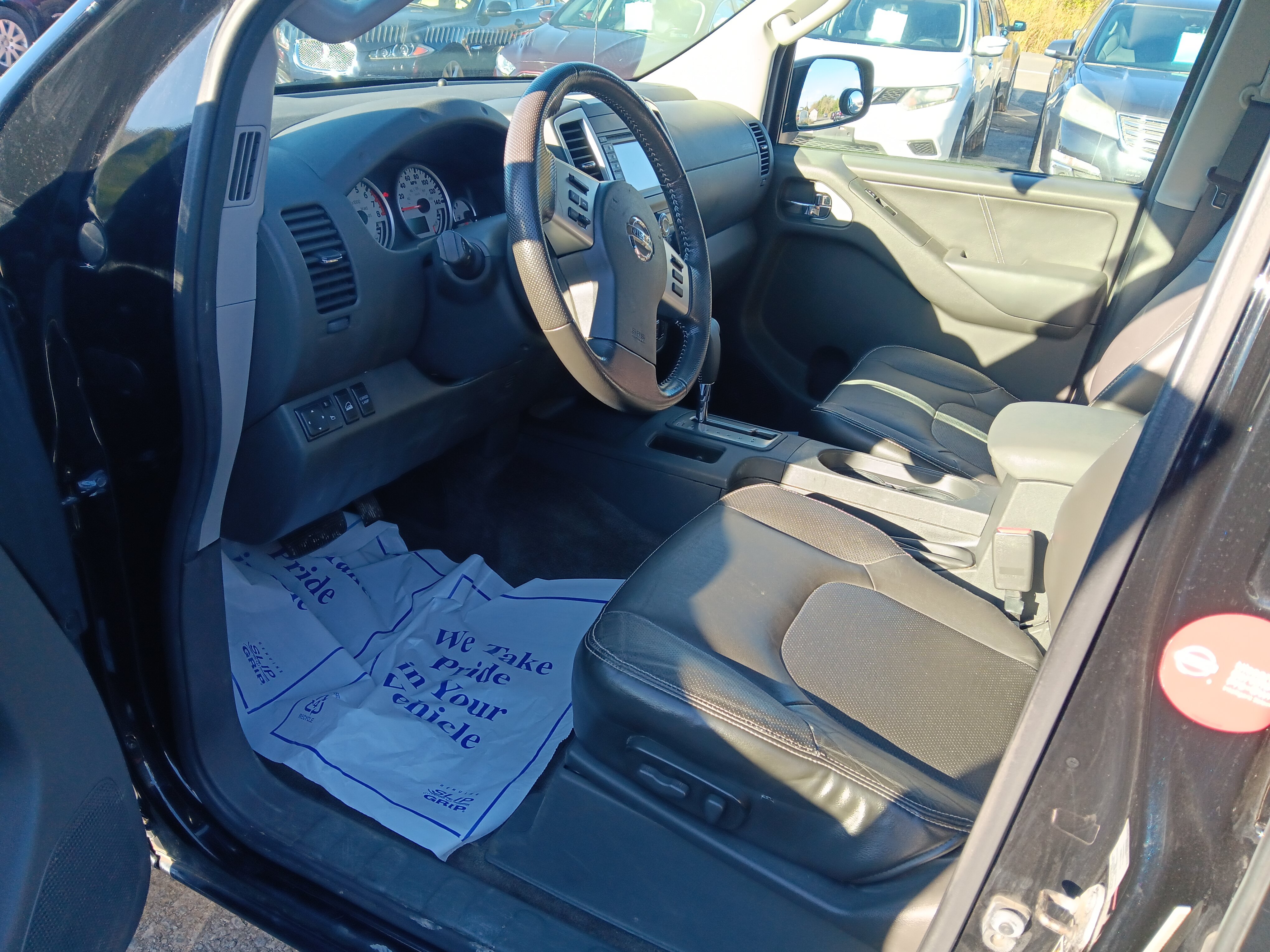 Used 2014 Nissan Frontier PRO-4X w/ Pro-4x Luxury Package AWD/4WD image 12