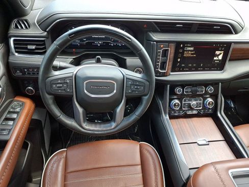 Used 2024 GMC Yukon XL Denali Ultimate AWD/4WD image 13