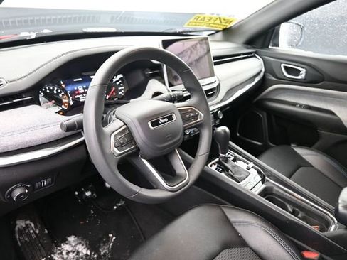 Used 2024 Jeep Compass Latitude image 21