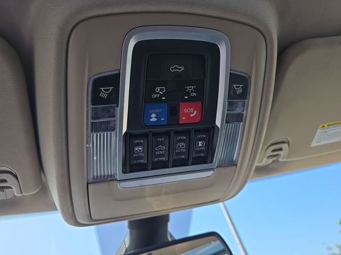 Used 2019 RAM 1500 Laramie AWD/4WD image 34