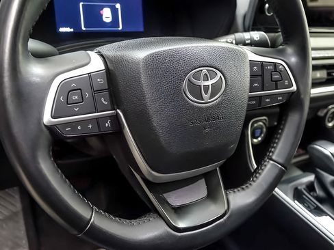 Used 2025 Toyota Grand Highlander AWD image 12