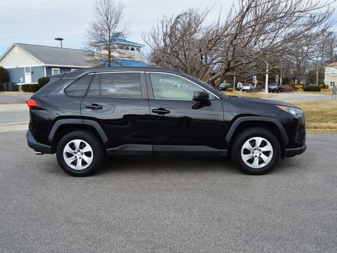 Used 2020 Toyota RAV4 LE image 7