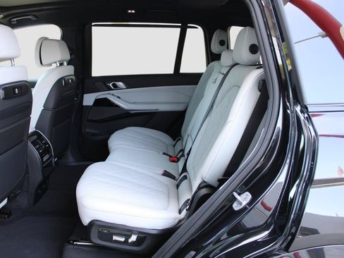Used 2025 BMW X7 xDrive40i w/ M Sport Package AWD/4WD image 44