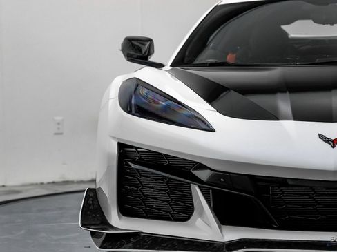 Used 2023 Chevrolet Corvette Z06 w/ Z07 Performance Package image 35