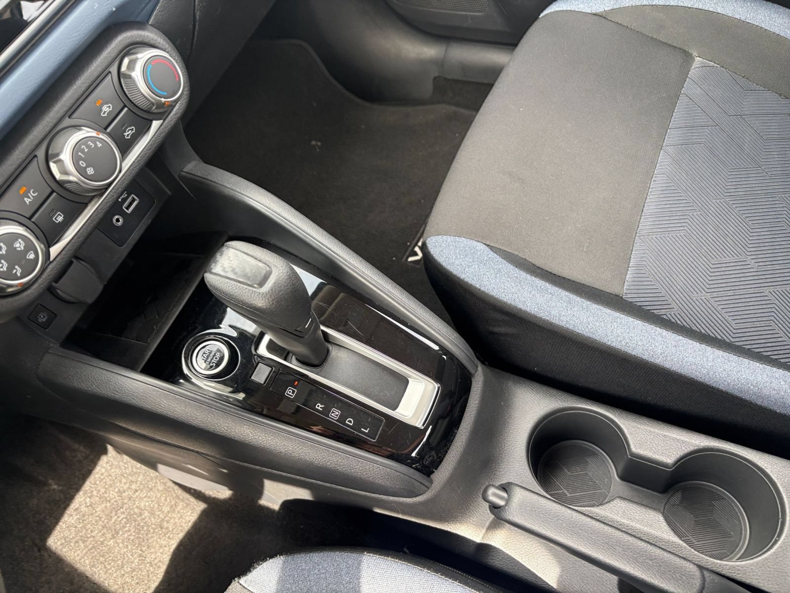 Used 2025 Nissan Versa SV FWD image 38