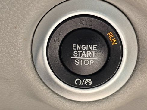 Used 2023 Chrysler Pacifica Touring-L FWD image 31