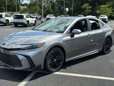 New 2026 Toyota Camry SE FWD image 2