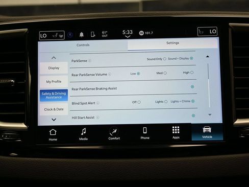Used 2024 Chrysler Pacifica Touring-L FWD image 39