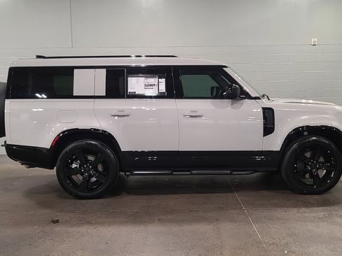 New 2026 Land Rover Defender 130 X-Dynamic SE AWD/4WD image 13