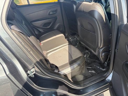 Used 2018 Chevrolet Trax LT w/ LT Convenience Package FWD image 14
