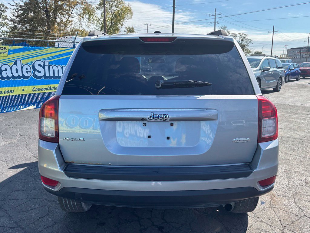 Used 2017 Jeep Compass Latitude AWD/4WD image 3