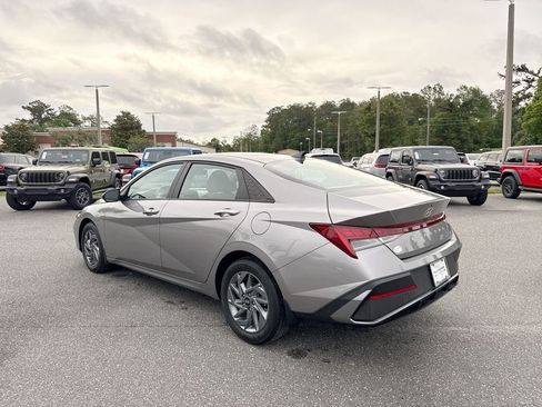 Used 2024 Hyundai Elantra Blue FWD image 7