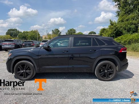 Used 2023 Volkswagen Atlas Cross Sport SEL R-Line AWD/4WD image 2