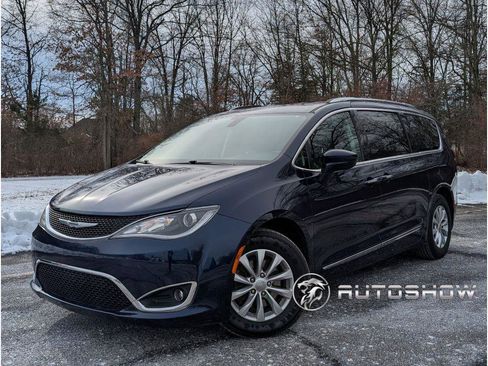 Used 2018 Chrysler Pacifica Touring-L Plus image 1
