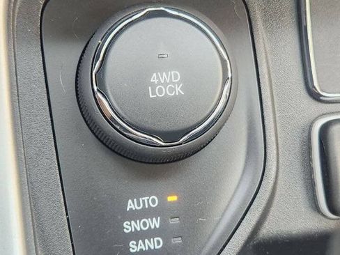 Used 2018 Jeep Compass Latitude w/ Popular Equipment Group AWD/4WD image 14