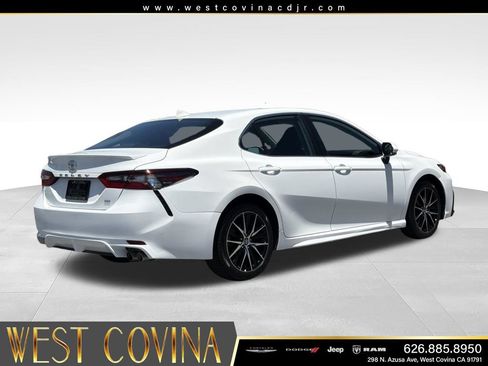 Used 2024 Toyota Camry SE FWD image 11