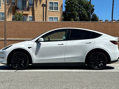 Used 2022 Tesla Model Y Long Range AWD/4WD image 7