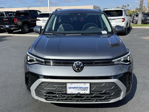 Used 2025 Volkswagen Taos SE image 3