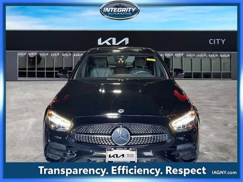 Used 2022 Mercedes-Benz E 350 4MATIC Sedan image 2