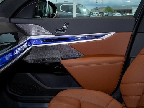 Used 2025 BMW i7 eDrive50 w/ Premium Package RWD image 20