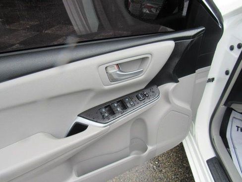 Used 2017 Toyota Camry LE FWD image 20