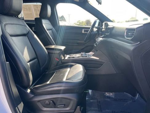 Used 2020 Ford Explorer XLT w/ Equipment Group 202A AWD/4WD image 11