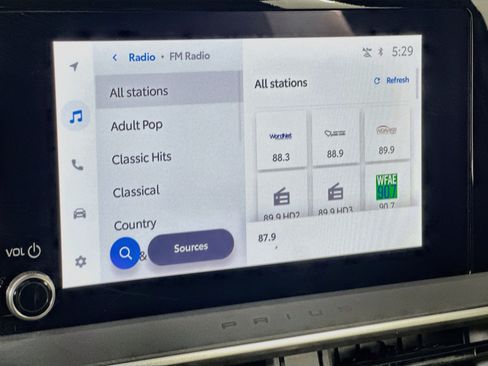 Used 2025 Toyota Prius LE FWD image 21