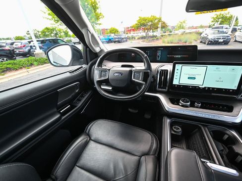 Used 2025 Ford Expedition Max Platinum AWD/4WD image 33