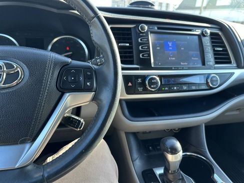 Used 2016 Toyota Highlander XLE image 40