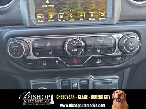 Used 2022 Jeep Wrangler Unlimited Sahara w/ LED Lighting Group AWD/4WD image 27