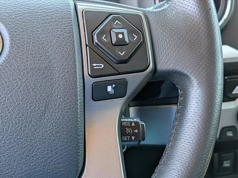 Used 2017 Toyota Tacoma SR5 w/ Tow Package RWD image 12