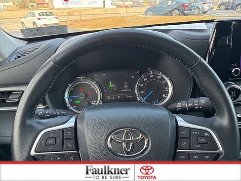 Used 2023 Toyota Highlander LE image 25