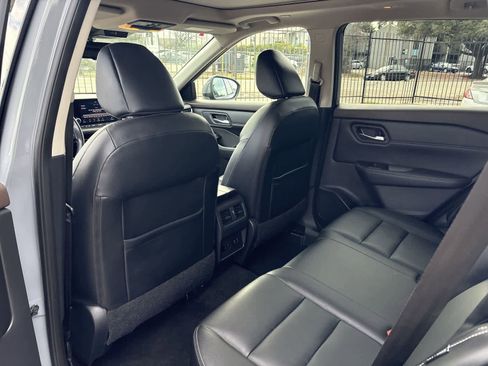 Used 2022 Nissan Rogue SL image 11