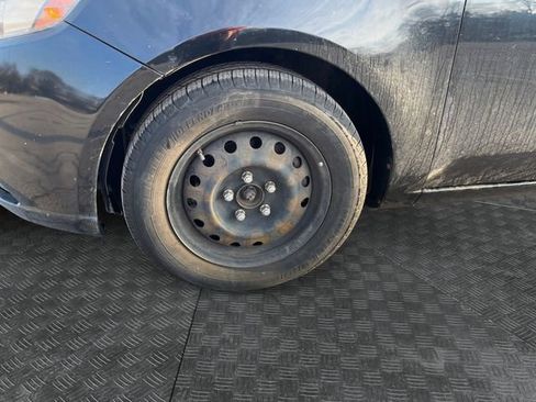 Used 2013 Kia Forte EX image 9