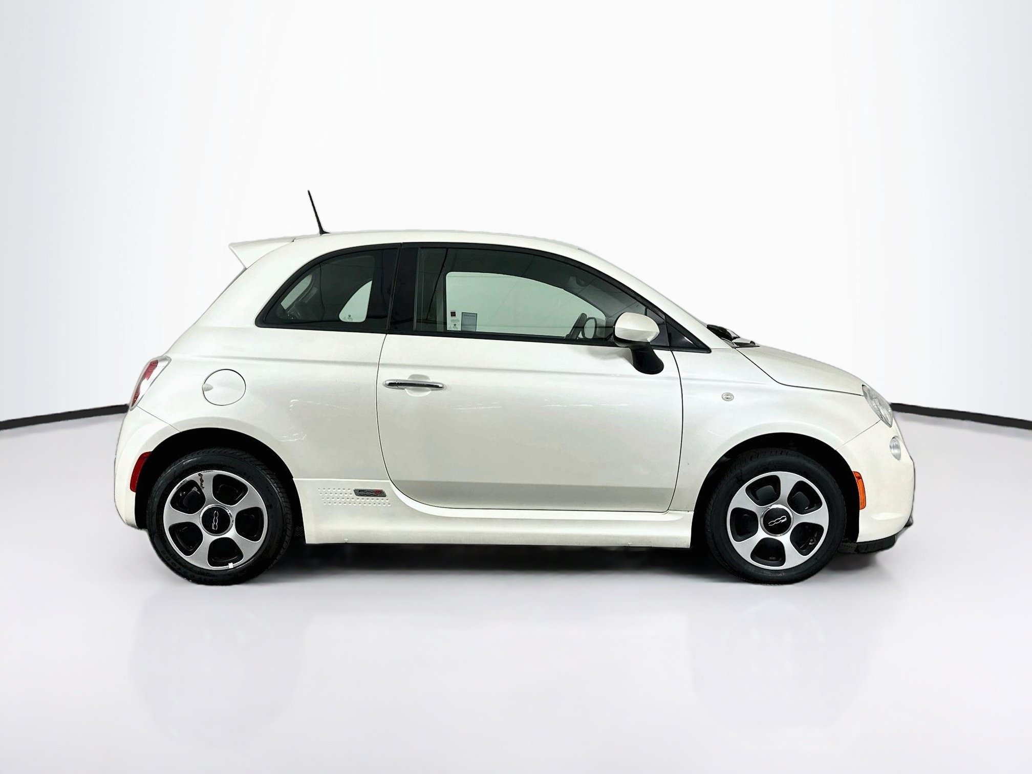 Used 2016 FIAT 500 e FWD image 10