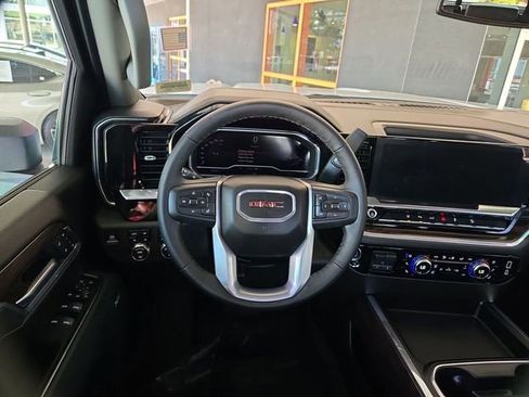 Certified 2025 GMC Sierra 2500 SLT image 12