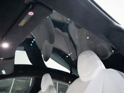 Used 2021 Tesla Model S Plaid image 14