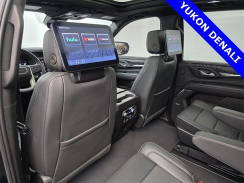 Used 2023 GMC Yukon Denali w/ Advanced Technology Package image 16