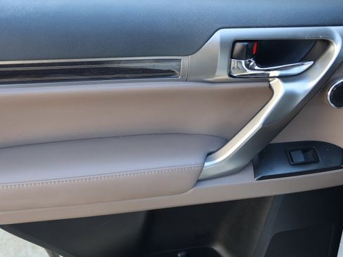 Used 2023 Lexus GX 460 Luxury w/ Accessory Package image 35