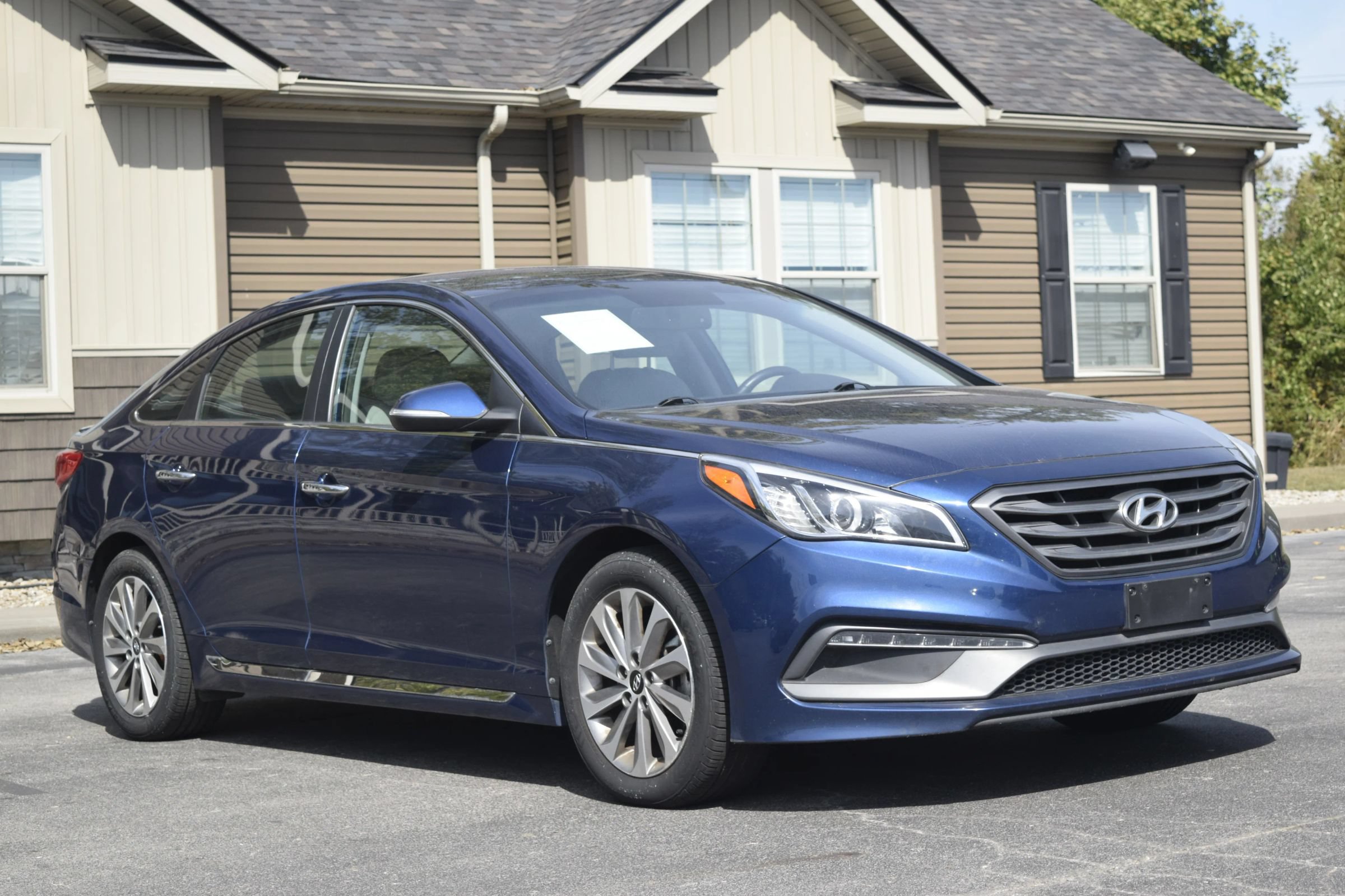 Used 2015 Hyundai Sonata Sport w/ Option Group 03 FWD image 1