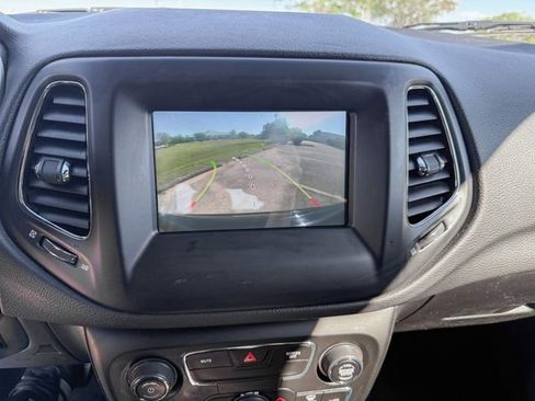 Used 2020 Jeep Compass Latitude FWD image 19