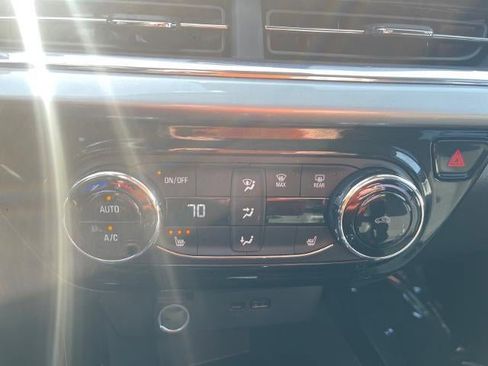 Used 2025 Chevrolet Trax LT w/ LT Convenience Package image 14