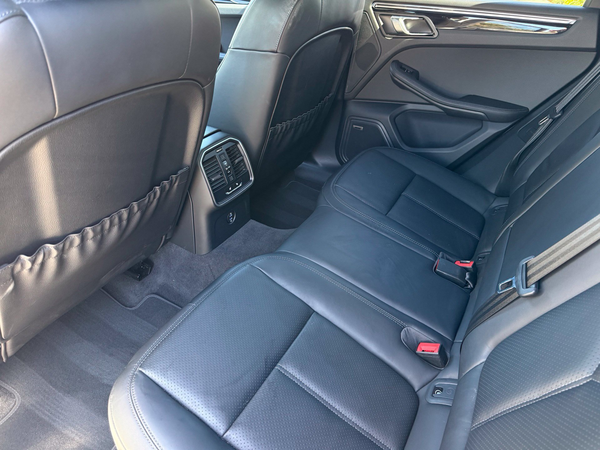 Used 2026 Porsche Macan AWD/4WD image 31